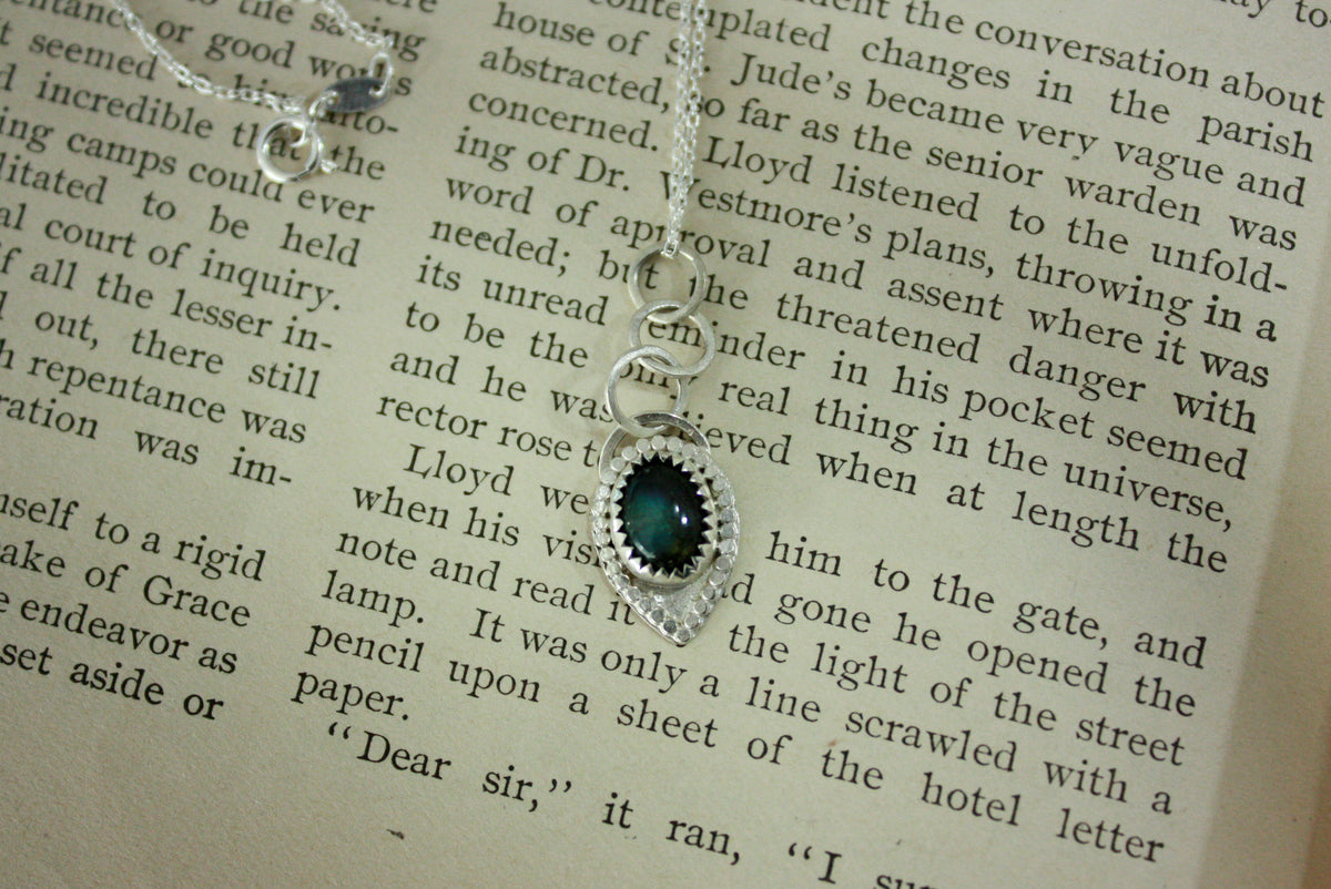 Tear Chained Necklace